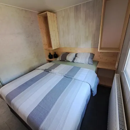 De Bosvlinder בקתה